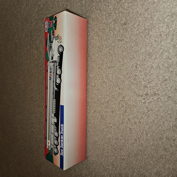 Mobil 1993 Toy Tanker Truck - Picture 5 of 5